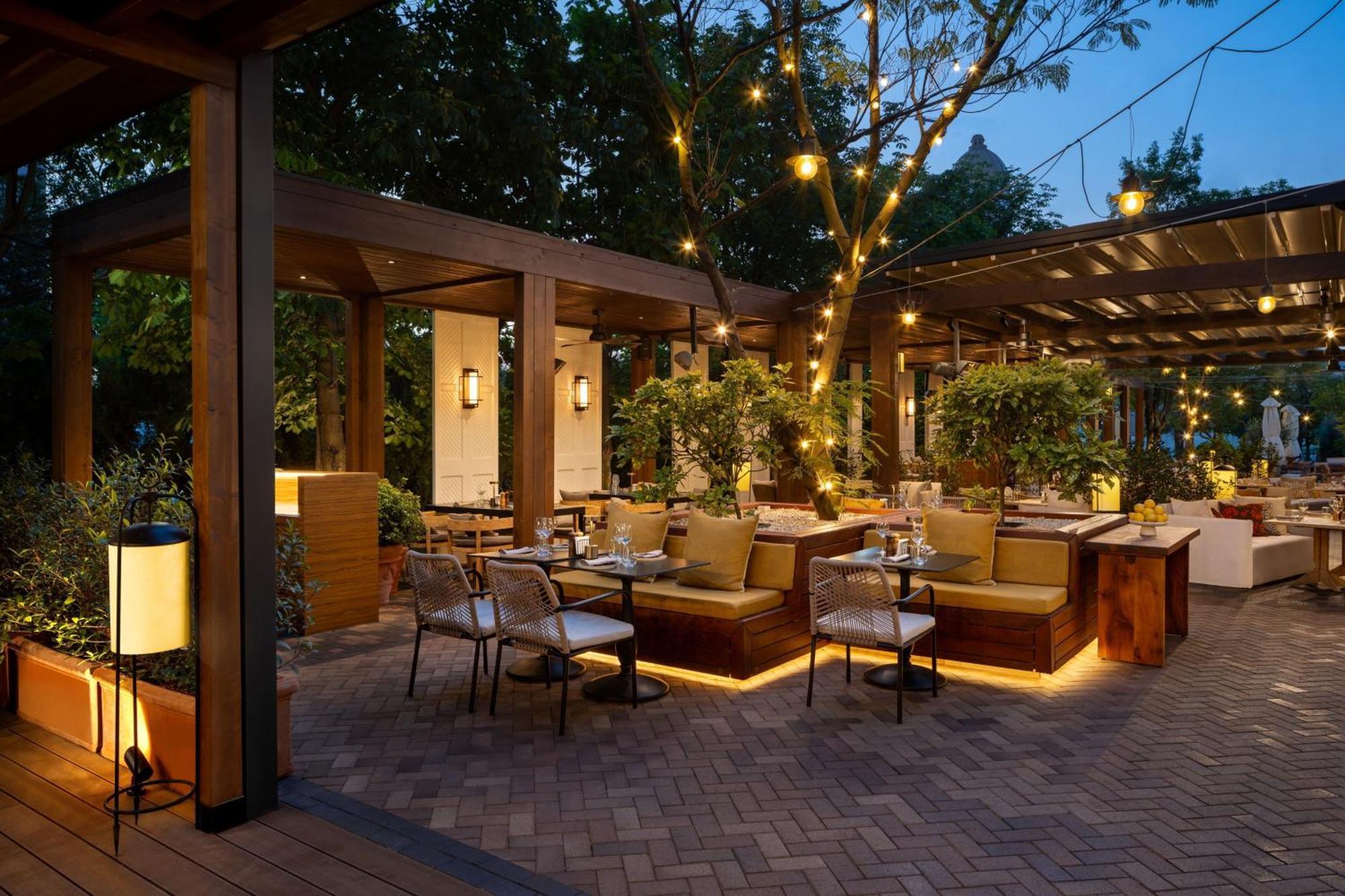 Jw Marriott Bucharest Grand Hotel Exterior foto The Terrace