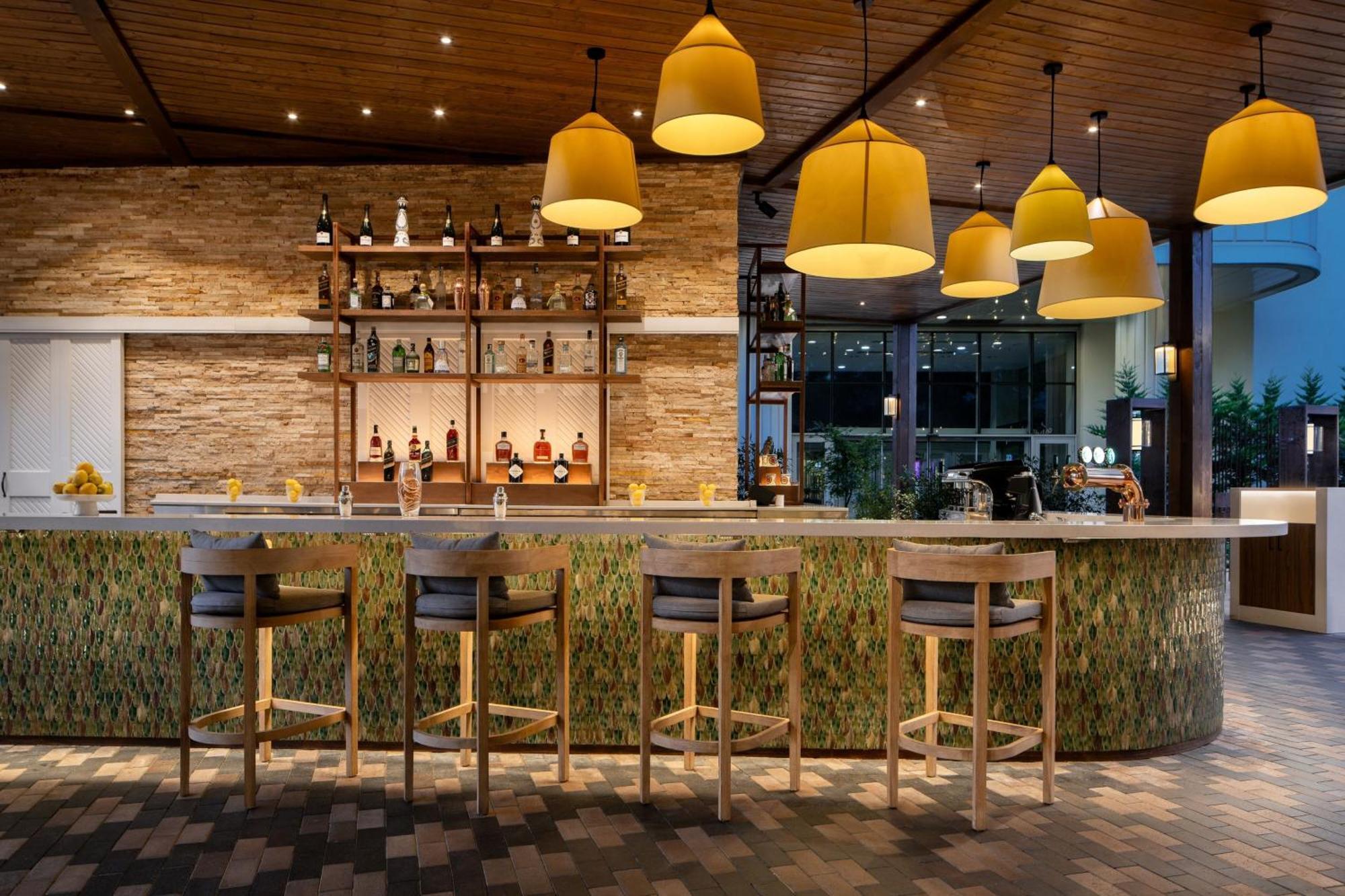 Jw Marriott Bucharest Grand Hotel Exterior foto The bar at the 1919 Restaurant