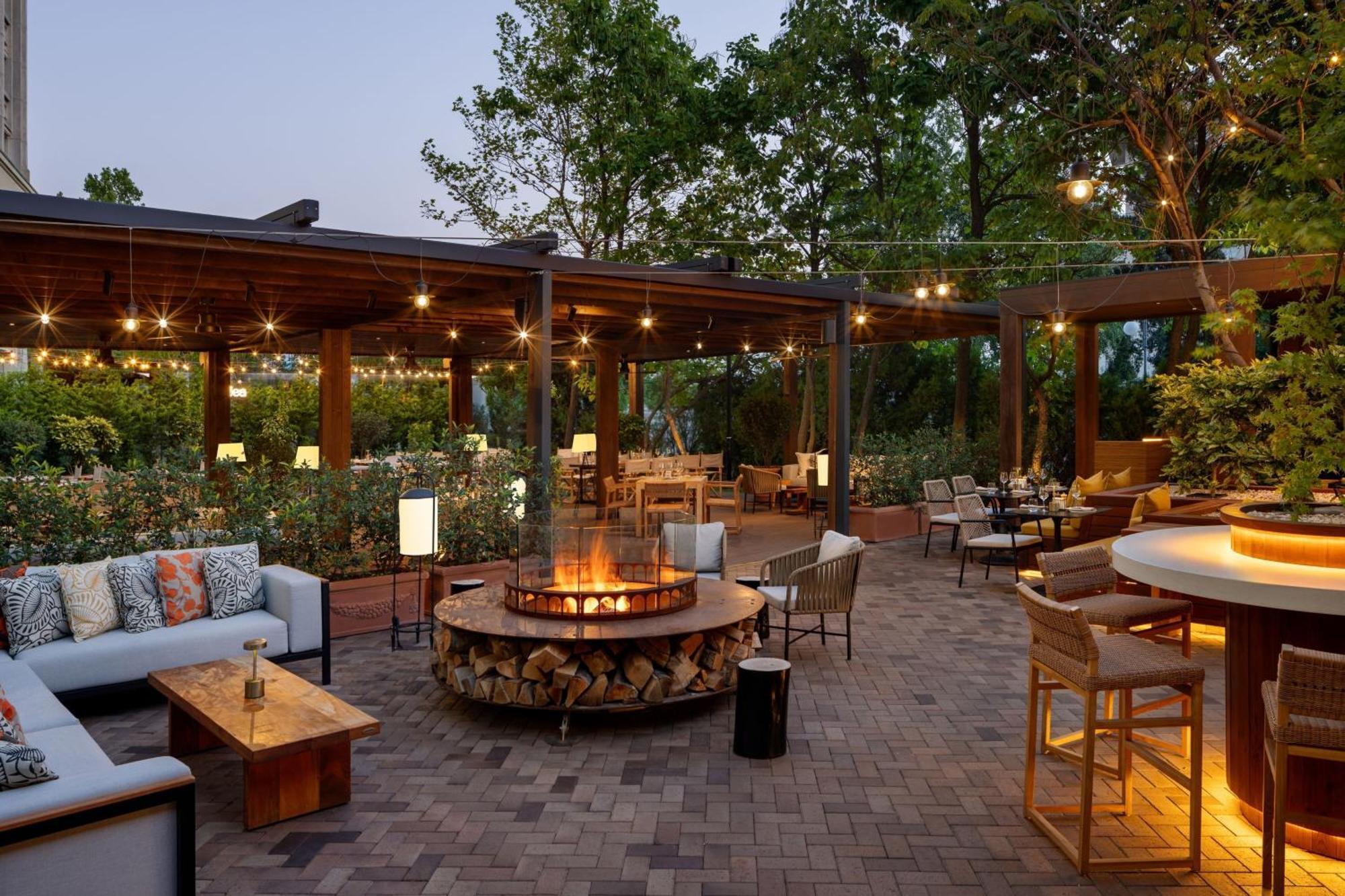 Jw Marriott Bucharest Grand Hotel Exterior foto The Terrace at The Westin Hyderabad