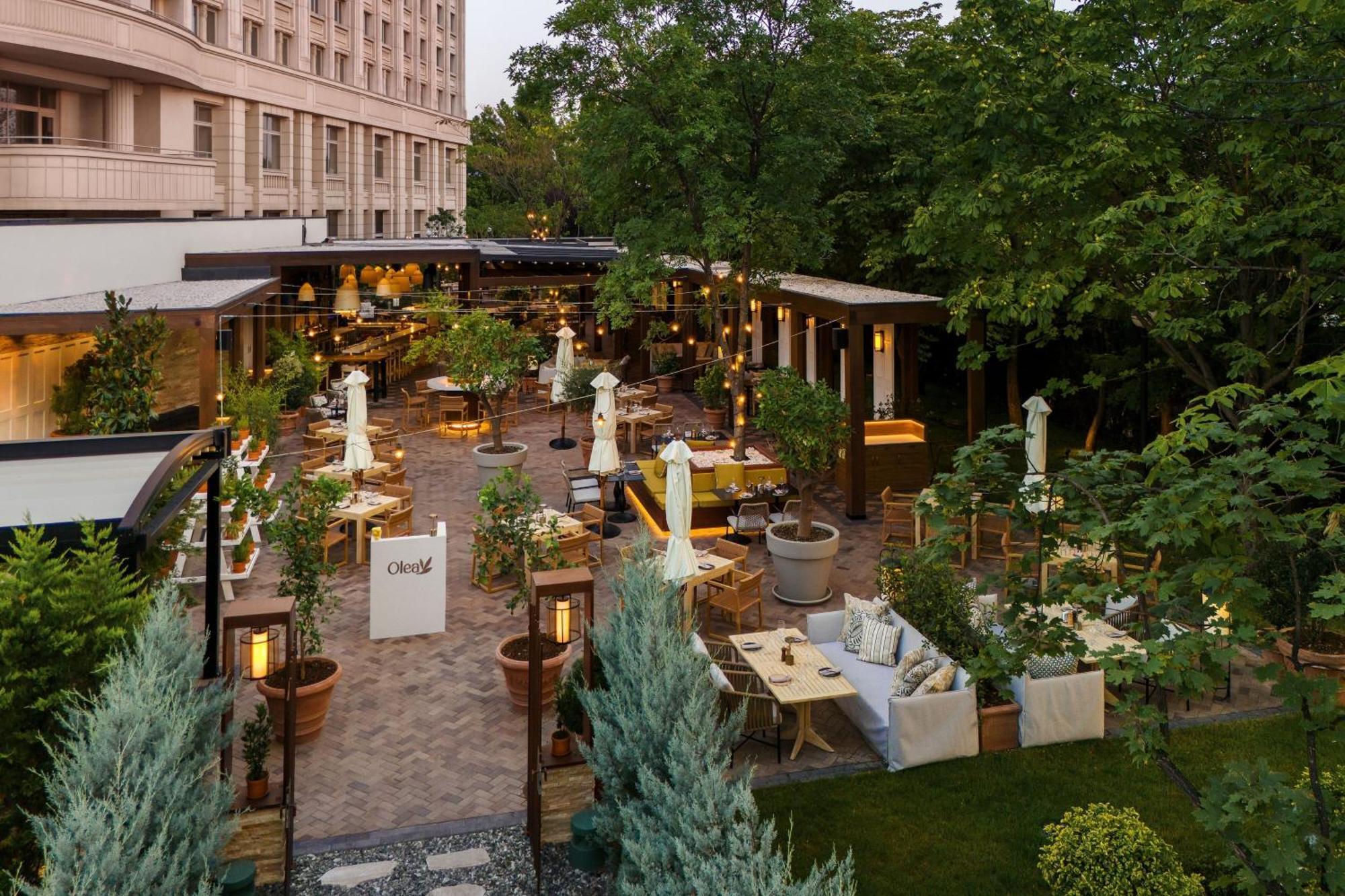 Jw Marriott Bucharest Grand Hotel Exterior foto The Garden