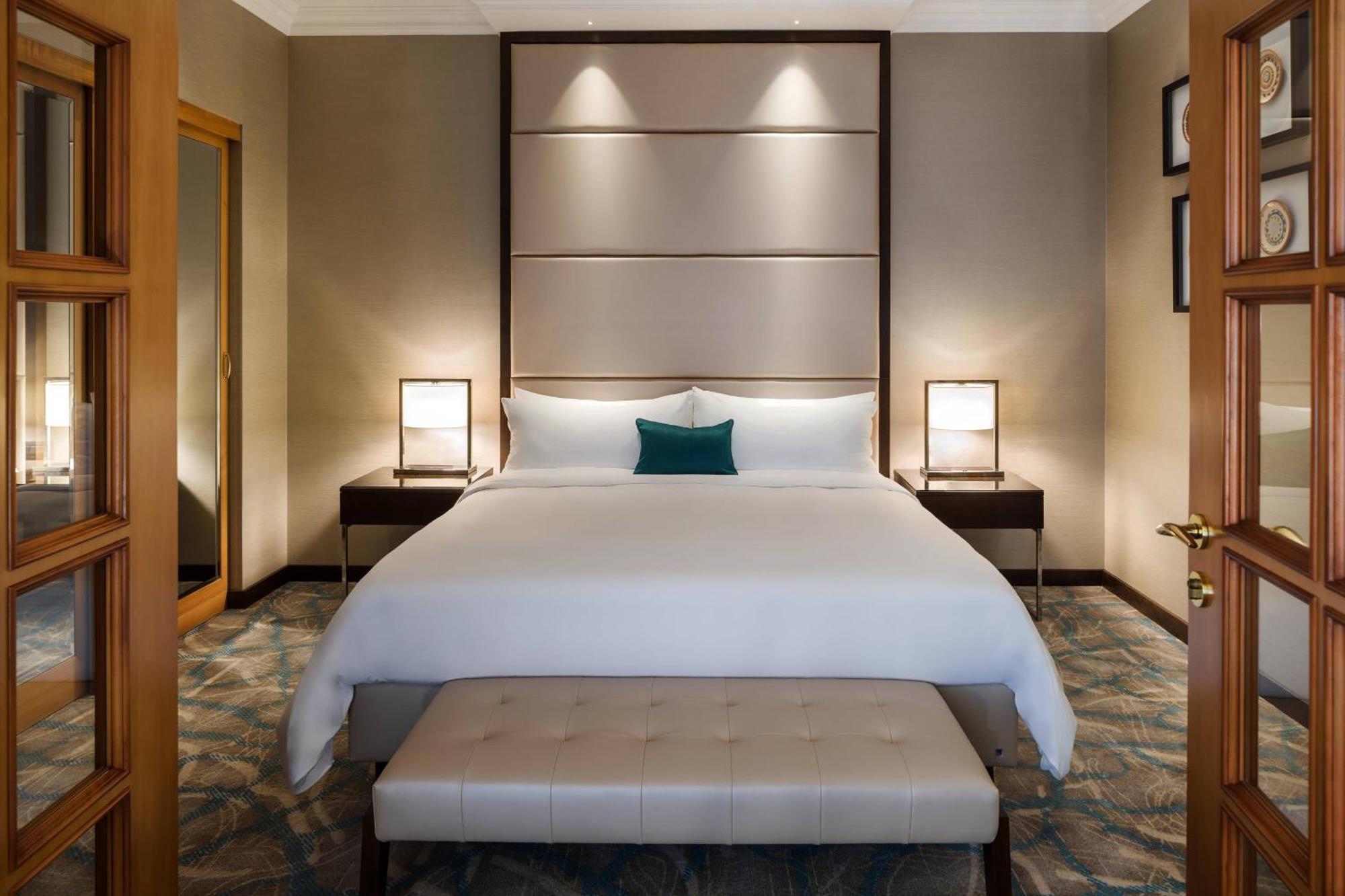 Jw Marriott Bucharest Grand Hotel Exterior foto A bedroom at the hotel