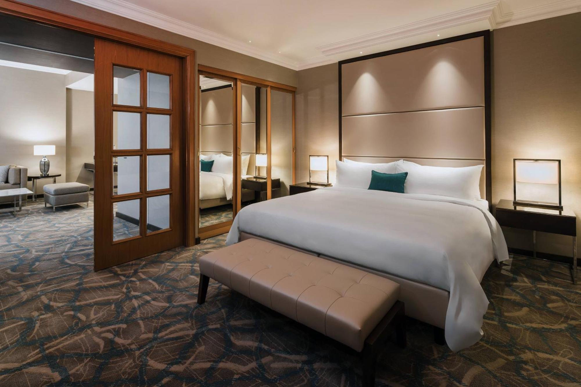 Jw Marriott Bucharest Grand Hotel Exterior foto A bedroom at the hotel