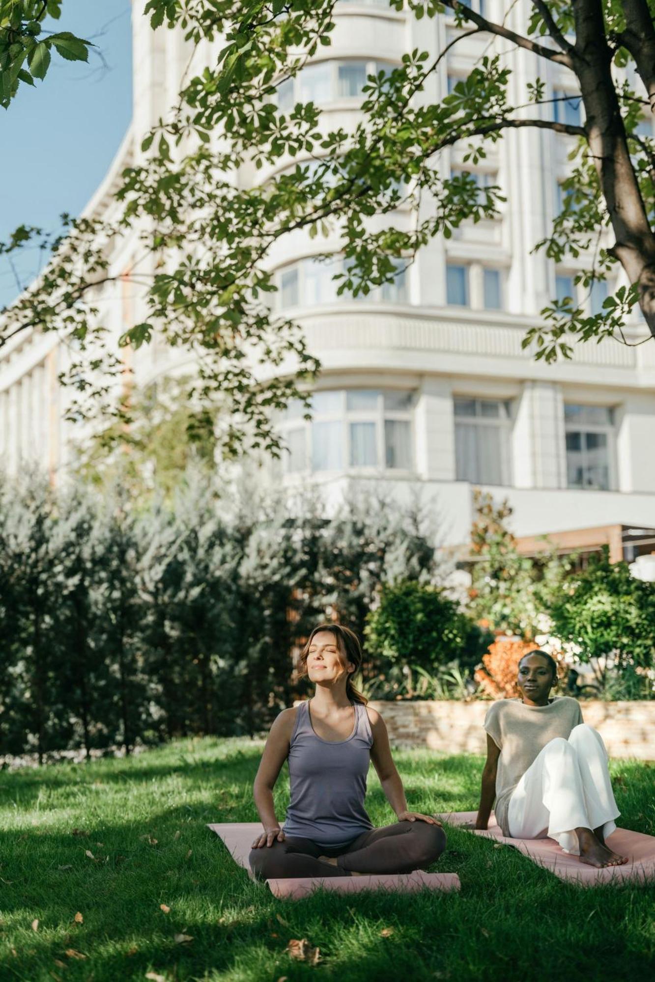 Jw Marriott Bucharest Grand Hotel Exterior foto The garden of the German Historical Institute Athens