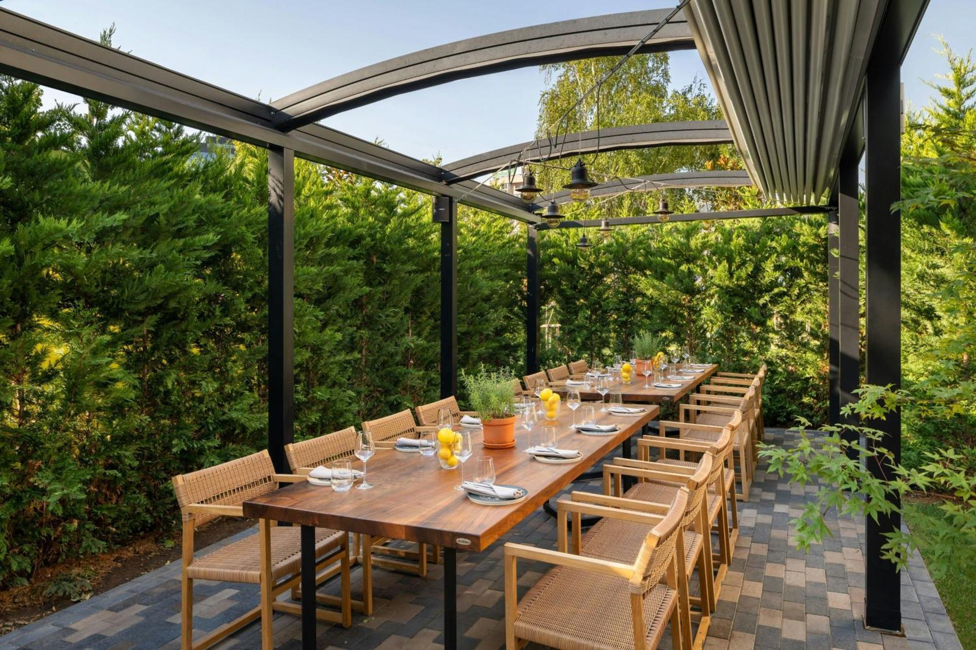Jw Marriott Bucharest Grand Hotel Exterior foto The Terrace at the Hotel