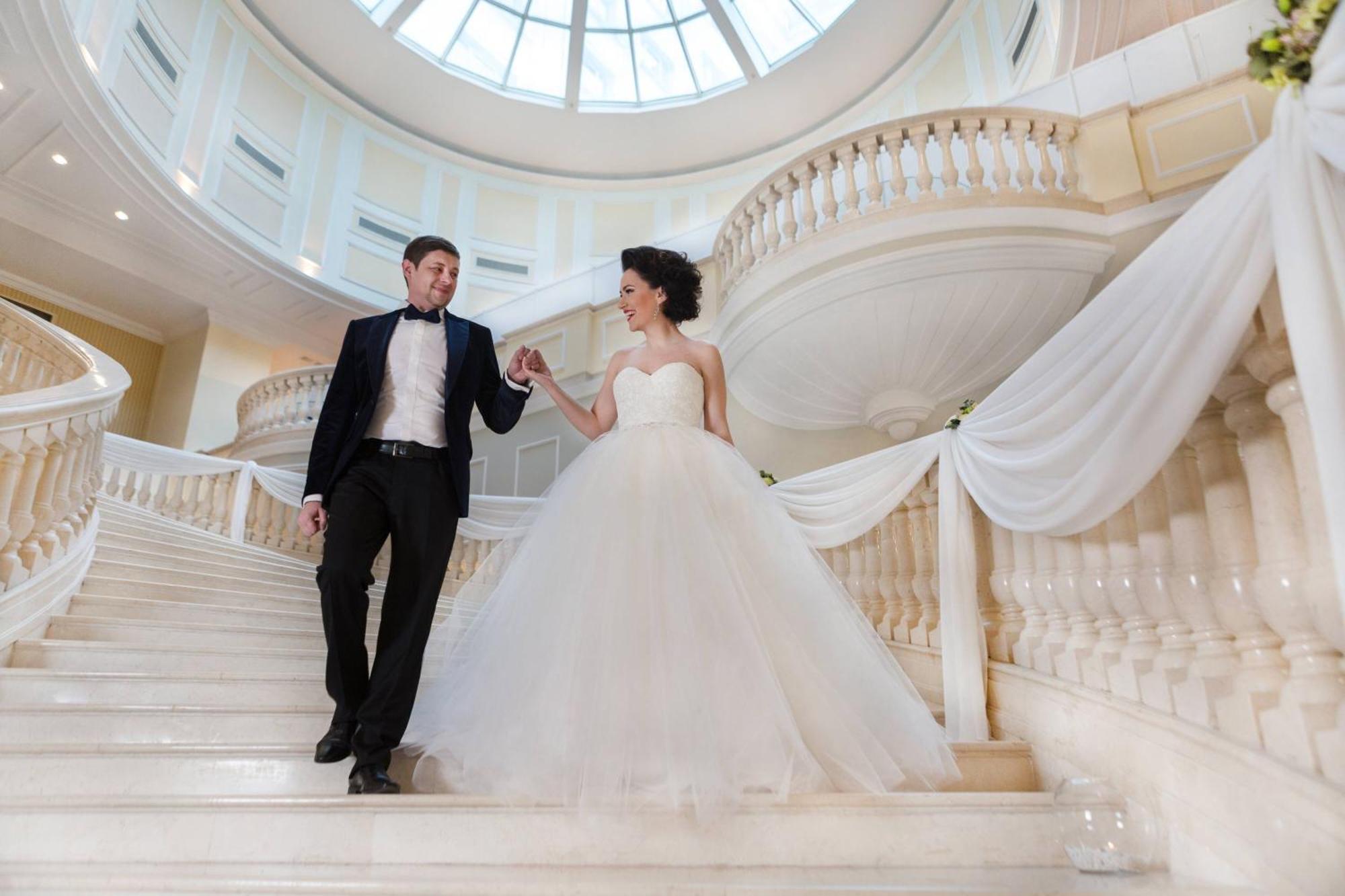 Jw Marriott Bucharest Grand Hotel Exterior foto Wedding couple