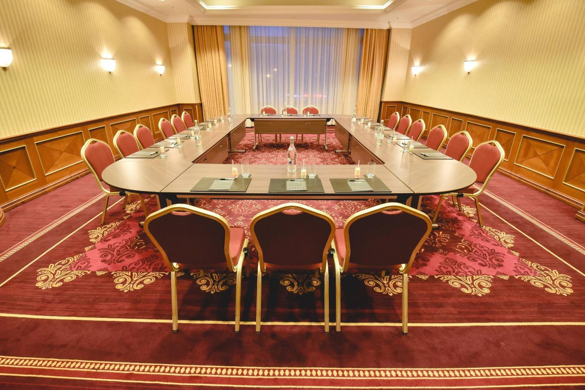 Jw Marriott Bucharest Grand Hotel Exterior foto A meeting room