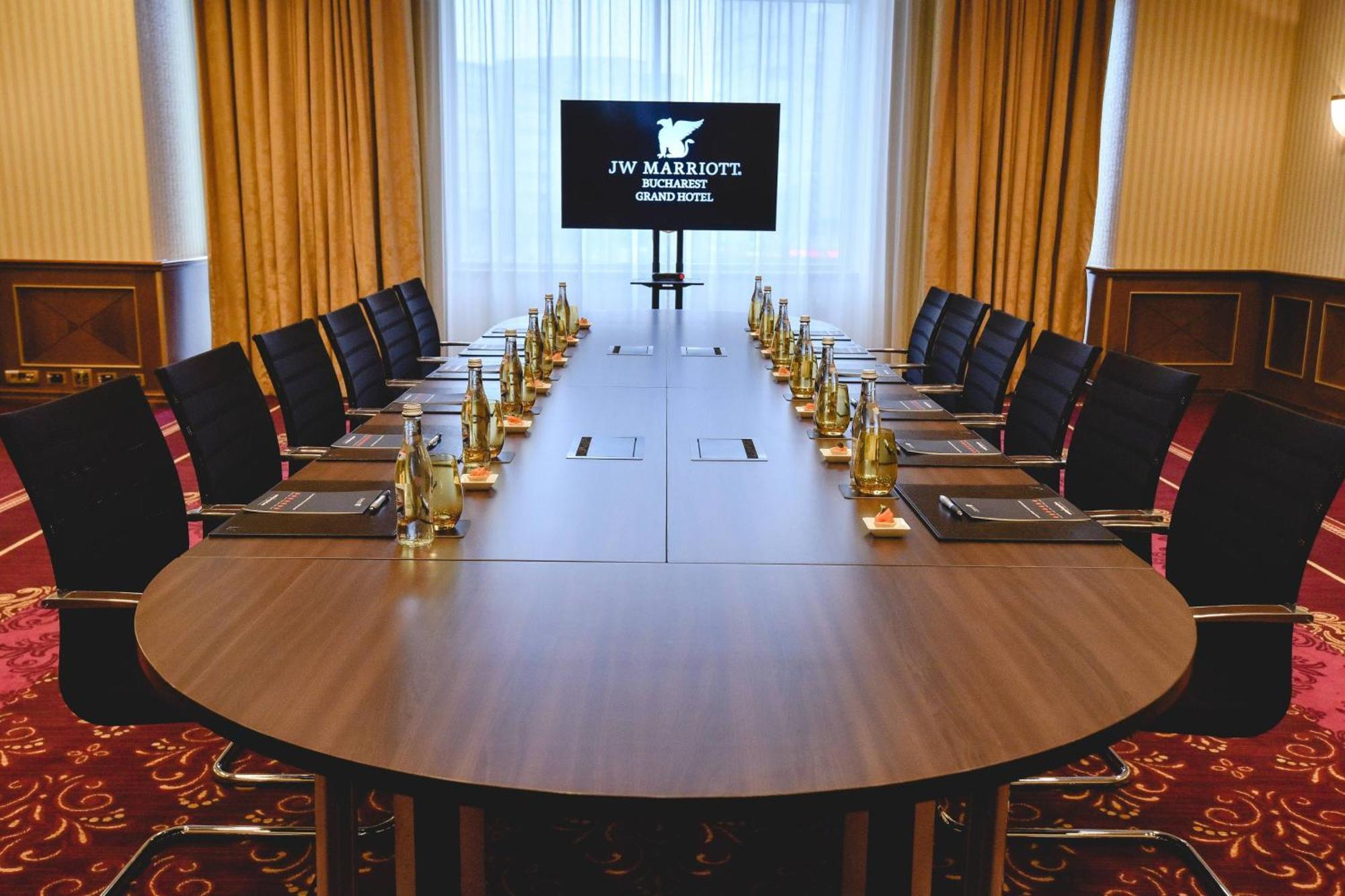 Jw Marriott Bucharest Grand Hotel Exterior foto The boardroom at The Mark Hotel